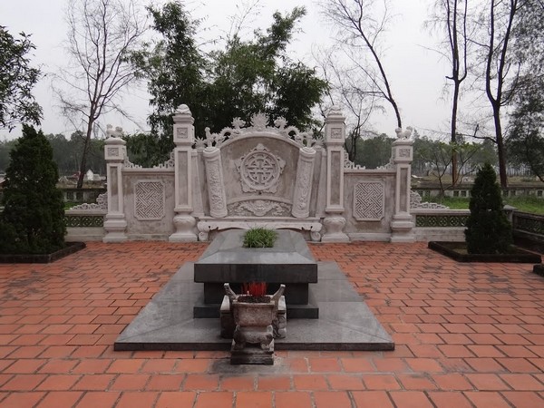 Lăng mộ cụ Nguyễn Du