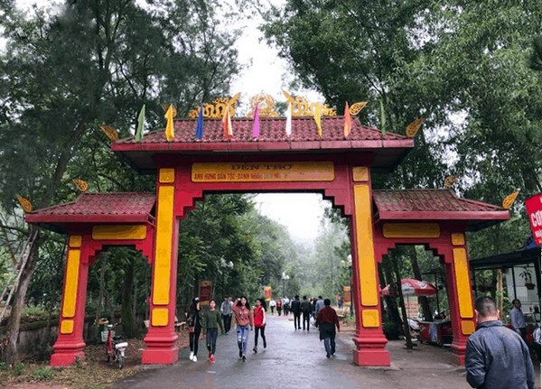 Tam quan đền thờ Anh hùng dân tộc, Danh nhân văn hóa thế giới Nguyễn Trãi