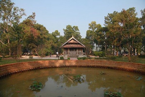 Bên trong khu di tích Nguyễn Du